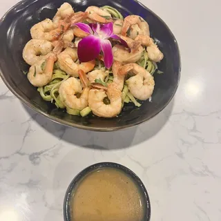 Tallarin Verde con Camarones al ajillo