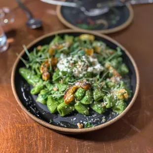 Rigatoni with mint pesto