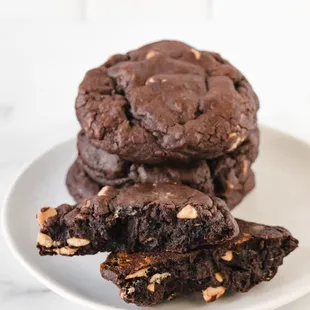 a stack of chocolate cookies