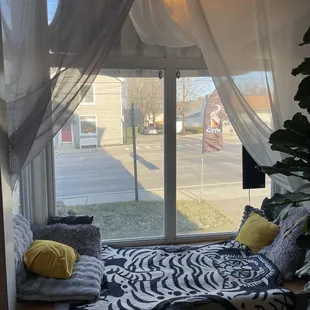Cozy bay window book nook