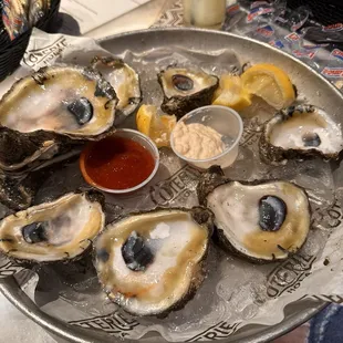 1/2 dozen raw oysters