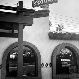 a black and white photo