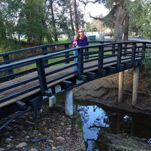 It's next to cottage park pool and cottage school there are play areas got the kids. Cool place right in the middle of everythin
