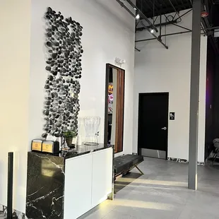 Area to the right of the main counter