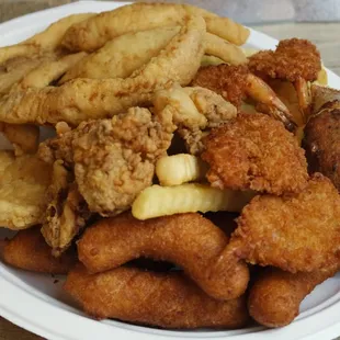Seafood Platter includes...Perch, Flounder Fillet, Fantail Shrimp, Oysters, &amp; a Devil Crab.