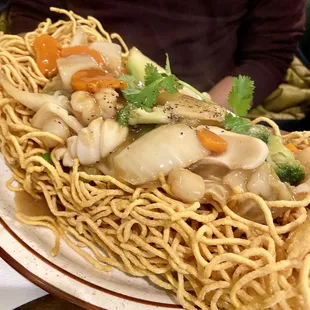 Seafood crispy pan fried noodles