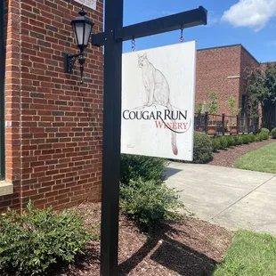 a sign for cougar run winery