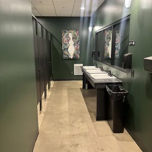 Very clean bathrooms