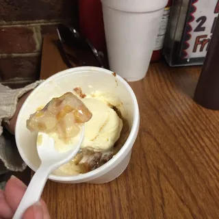 Peach Cobbler With Ice Cream