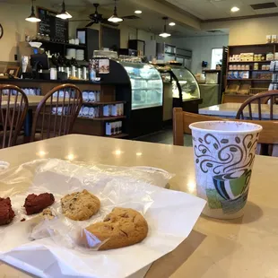 Hot coco and cookies