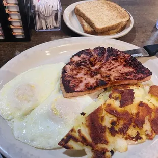 Ham and eggs with crispy potatoes. Delicious!!