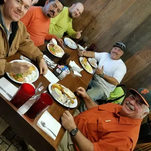 the clan tearing it up@ the country cafe!