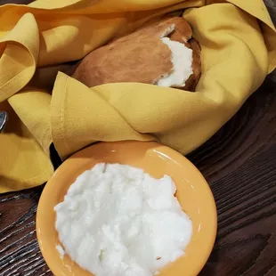 Bread and garlic sauce