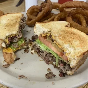 Brisket grilled cheese adding lettuce and tomato with onion rings. This cafe's food is so tasty.