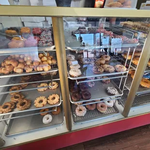 a display case full of doughnuts