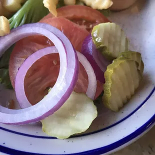 Veggies for burger.