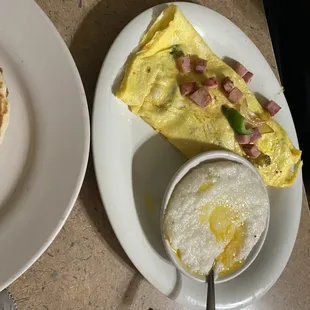Western omelette w/grits