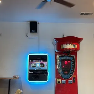 Punching machine and jukebox