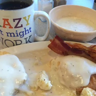 a plate of eggs, bacon and gravy