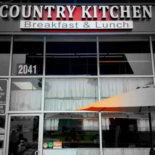 a black and white photo of a restaurant