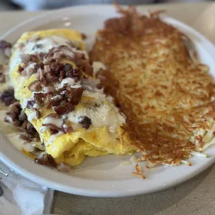 a plate of breakfast food