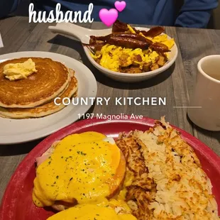 We ordered eggs Benedict and breakfast skillet. 4 out 5 Next time, we'll order something different.