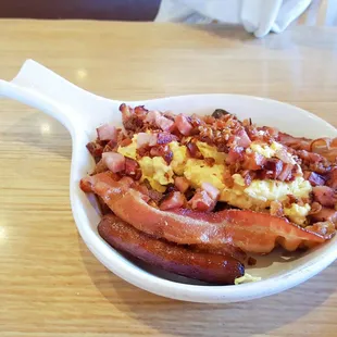 The succulent looking, but disapointing breakfast skillet...