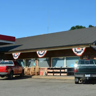 With the rocking chairs, are they trying to duplicate Cracker Barrel