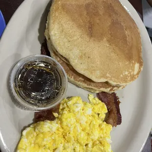 a breakfast of eggs, bacon and pancakes