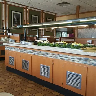 Good fresh salad bar!
