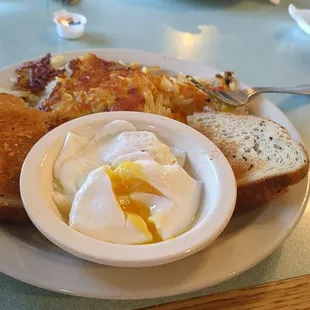 Pouched eggs with hash browns
