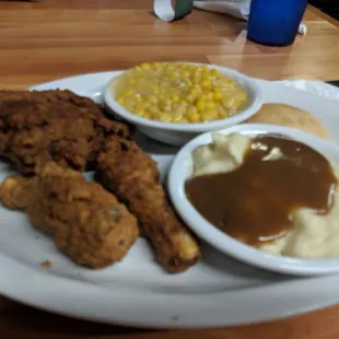 Fried chicken, mashed potatoes with brown gravy, corn