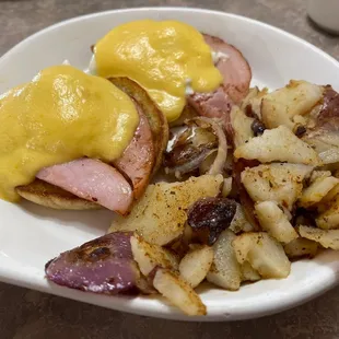 Eggs Benedict and country potatoes
