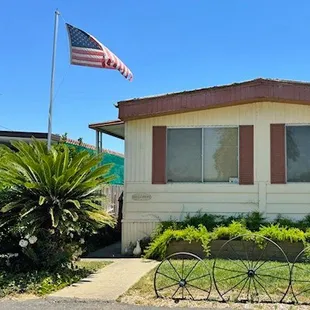 Country Western Mobile Home & RV Park