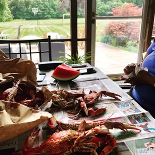 Very courteous and professional service, these large male crabs were fresh and cooked to perfection! We WILL be back.