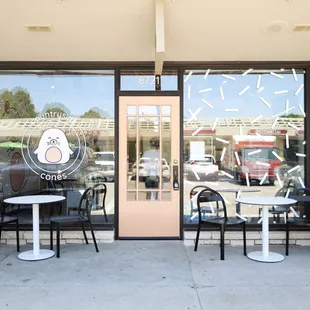 the outside of a coffee shop