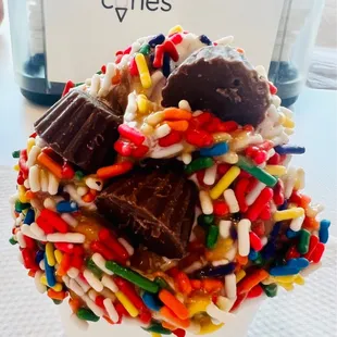 Ice cream! Crest your own. VA Niall custard, peanut butter drizzle, dipped in sprinkles with mini Reese's cups on top.