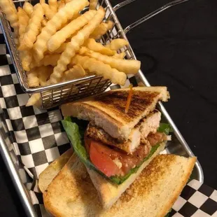 Santa Fe Chicken Sandwich w/Crinkle Fries