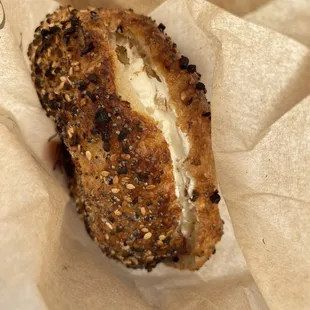 Everything bagel w/ cream cheese