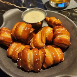 Pretzel bites