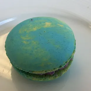 Complimentary lemon-blueberry merangue cookie.