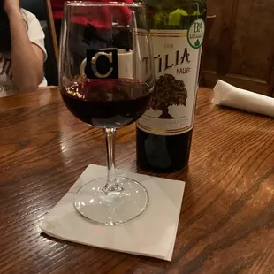 Cute Courthouse wine glass. Love the atmosphere! Pre Chesapeake Christmas Parade dinner