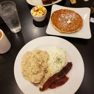 a breakfast of pancakes, eggs and bacon