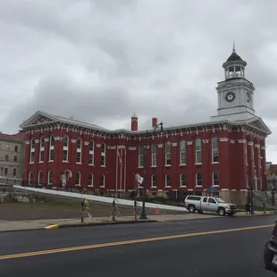 View outside of county courthouse across street.