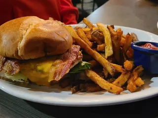 Station 101 Pub & Kitchen