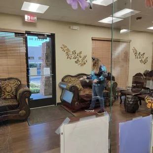 This is such a comfortable lobby.