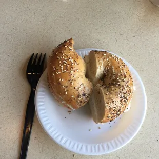 Everything bagel with veg cream cheese