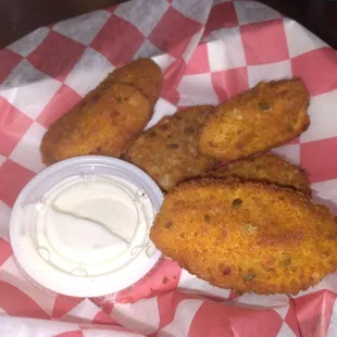 fried chicken nuggies and dip