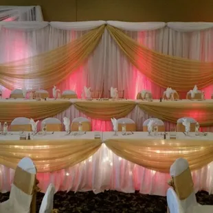 Gorgeous head table!