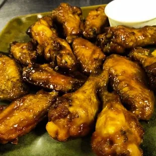 chicken wings, chicken wings and fried chicken, fried chicken, fried chicken wings, food, chicken, bbq wings, poultry, bbq chicken